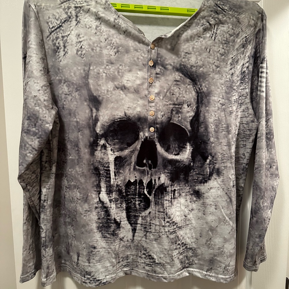 Brand new men’s long sleeve tee